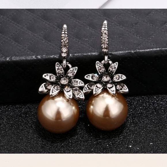 Gorgeous Vintage Champagne Pearl Earrings - Picture 6 of 11